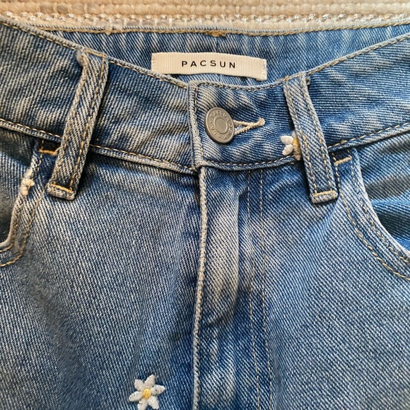 Pacsun daisy denim shorts - Picture 2 of 3